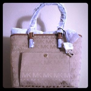 🌸ENDS 2/23🌸 CHEAP Michael Kors Handbag